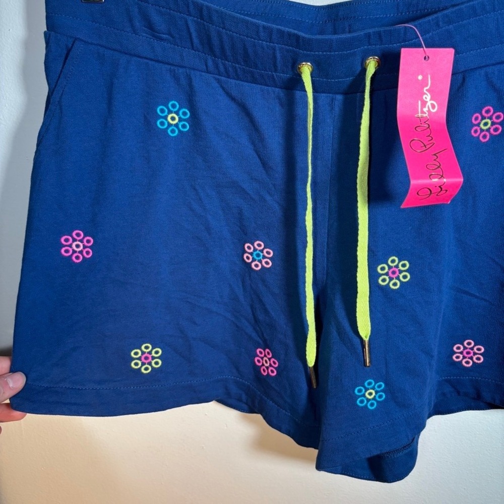 NWT Lilly Pulitzer Landyn Kylar Knit Short Sz XL Navy Daisy Embroidered Lounge - Picture 4 of 8